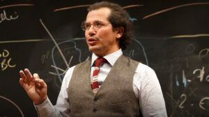 Leguizamo Makes Broadway Return