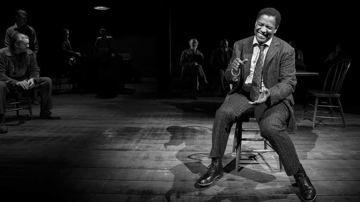Denzel Washington in <i>The Iceman Cometh</i>. Photo by Julieta Cervantes.