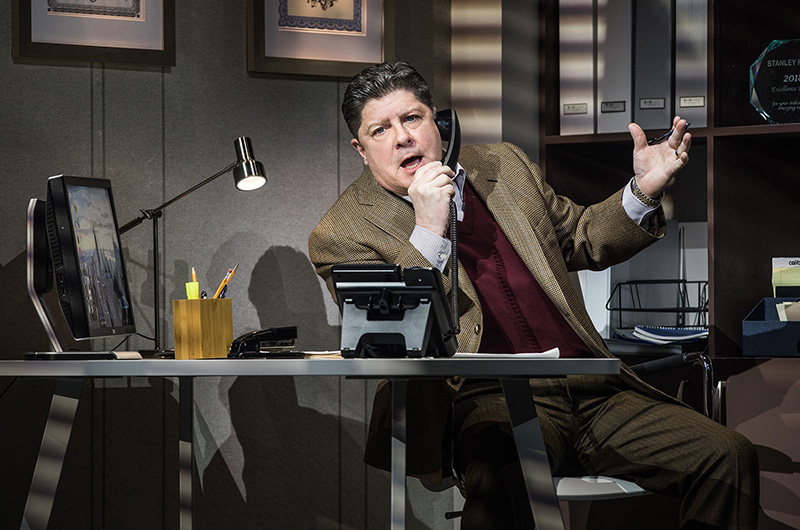 Michael McGrath in <i>Tootsie</i>. Photo by Matthew Murphy.