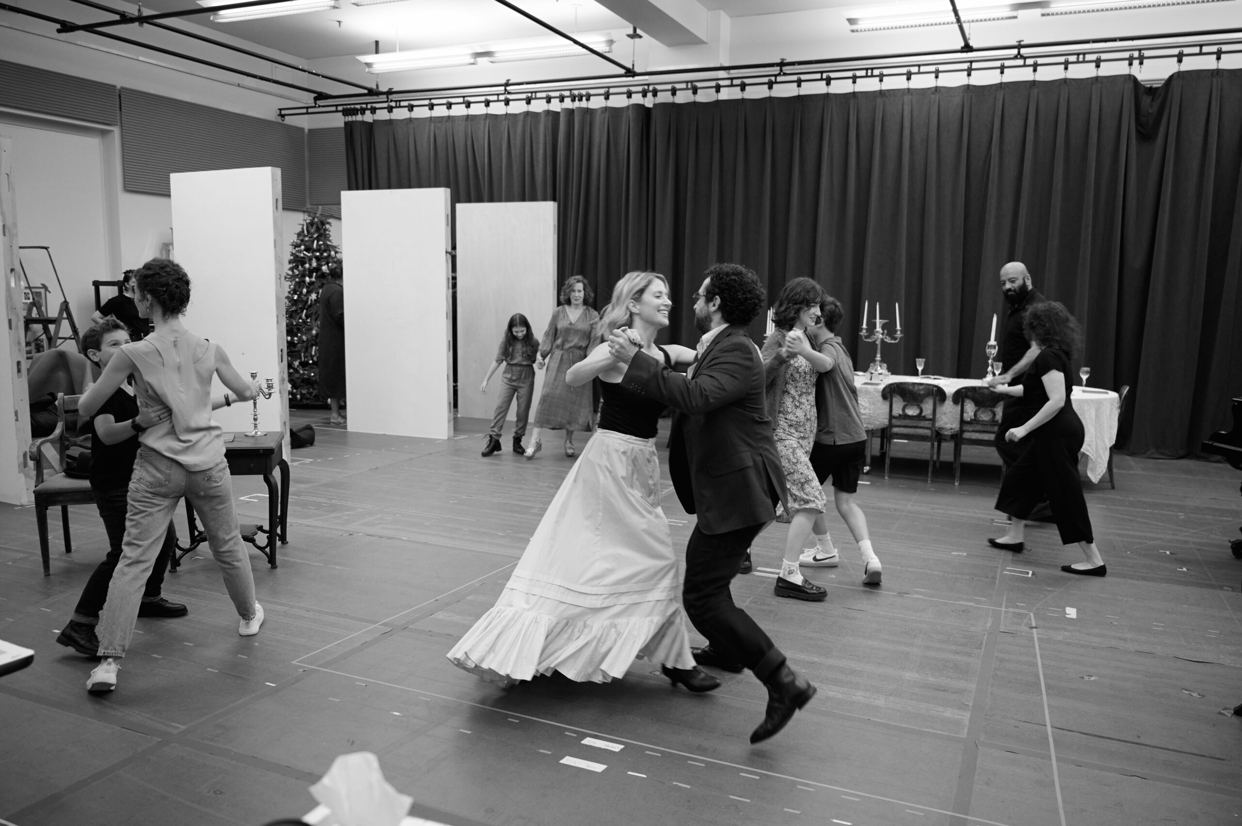 Caissie Levy, Brandon Uranowitz, and the cast of Leopoldstadt. Photo by Jenny Anderson.