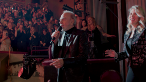 Neil Diamond Performs “Sweet Caroline” at Opening of <i>A Beautiful Noise</i>