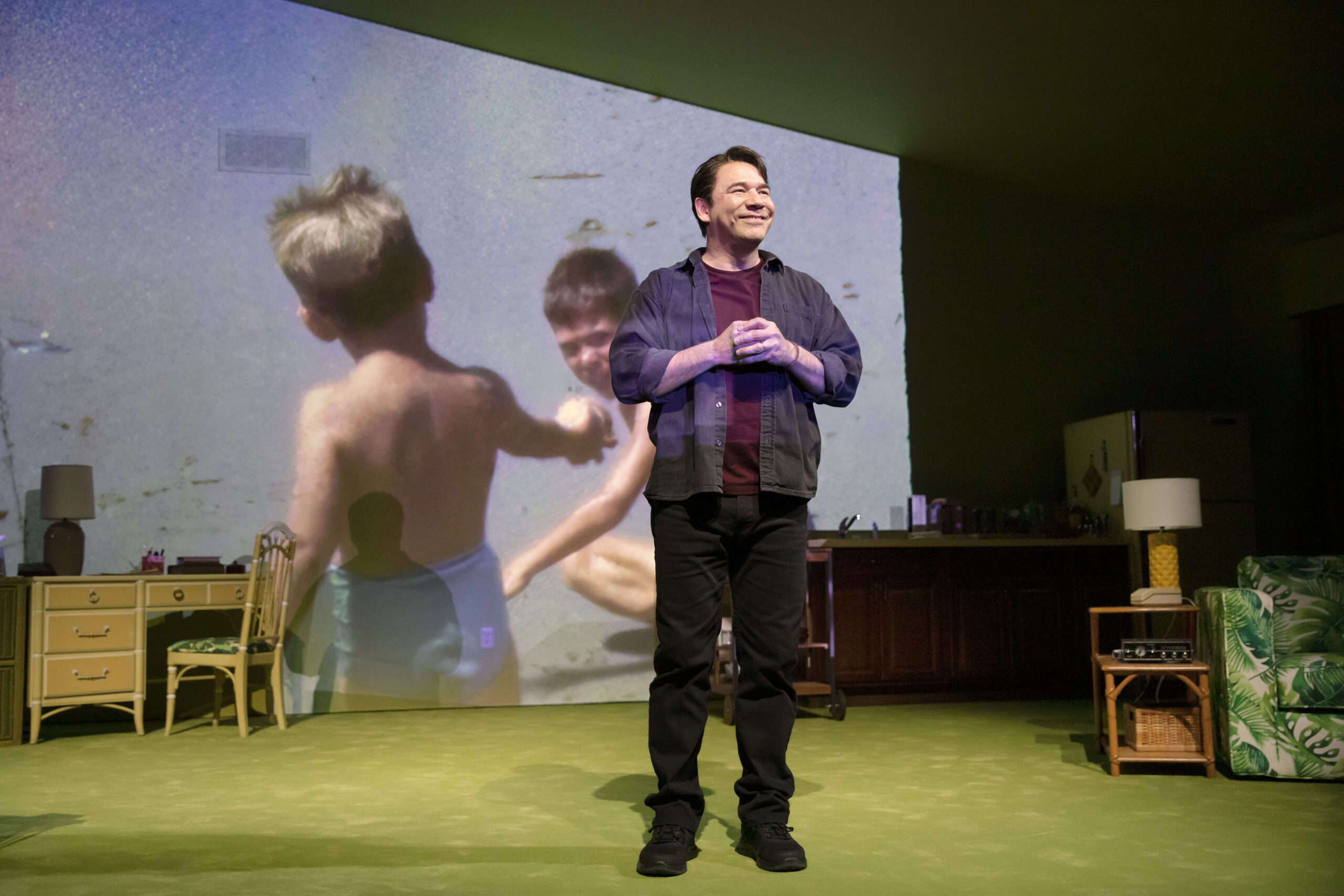 Danny Burstein in Pictures From Home. Photo by Julieta Cervantes.